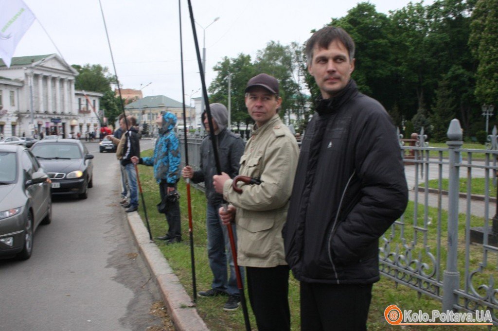 Мітинг біля полтавської міськради: вимагали кращих доріг