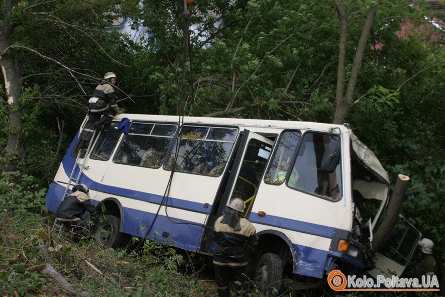 У Полтавській області перекинувся автобус із пасажирами
