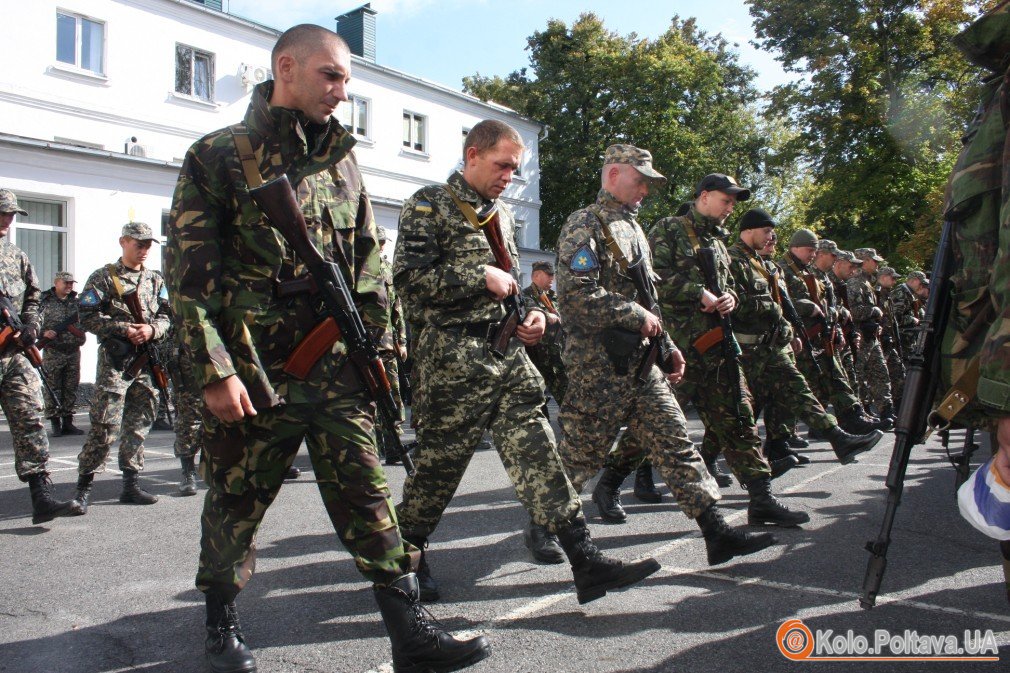 Батальйон Полтавщина відправили на Схід з БТРом та подарунками (фото)