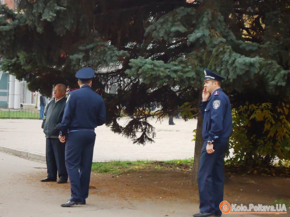 Приїзд Арсенія Яценюка до Полтави – посилена охорона, міліцейський патруль та відмова у спілкуванні з пресою
