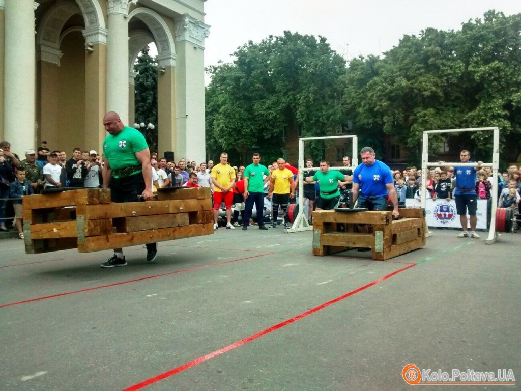 У Полтаві змагаються силачі