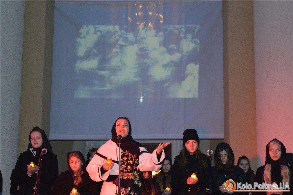 Свічки nf колоски в руках полтавці вшанували жертв Голодомору(ФОТО)
