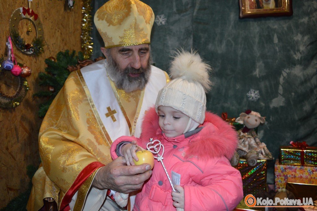 У гості до Святого Миколая полтавські волонтери відновлюють українські традиції