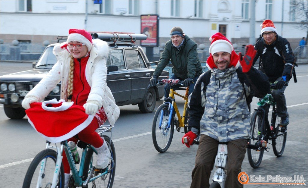 У Полтаві Діди Морози пересіли на велосипеди