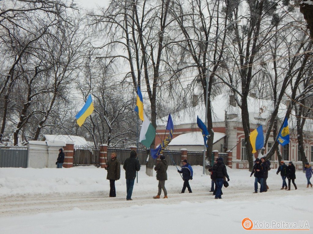 Полтавці одночасно з усією Україною утворили «живий ланцюг» (відео)