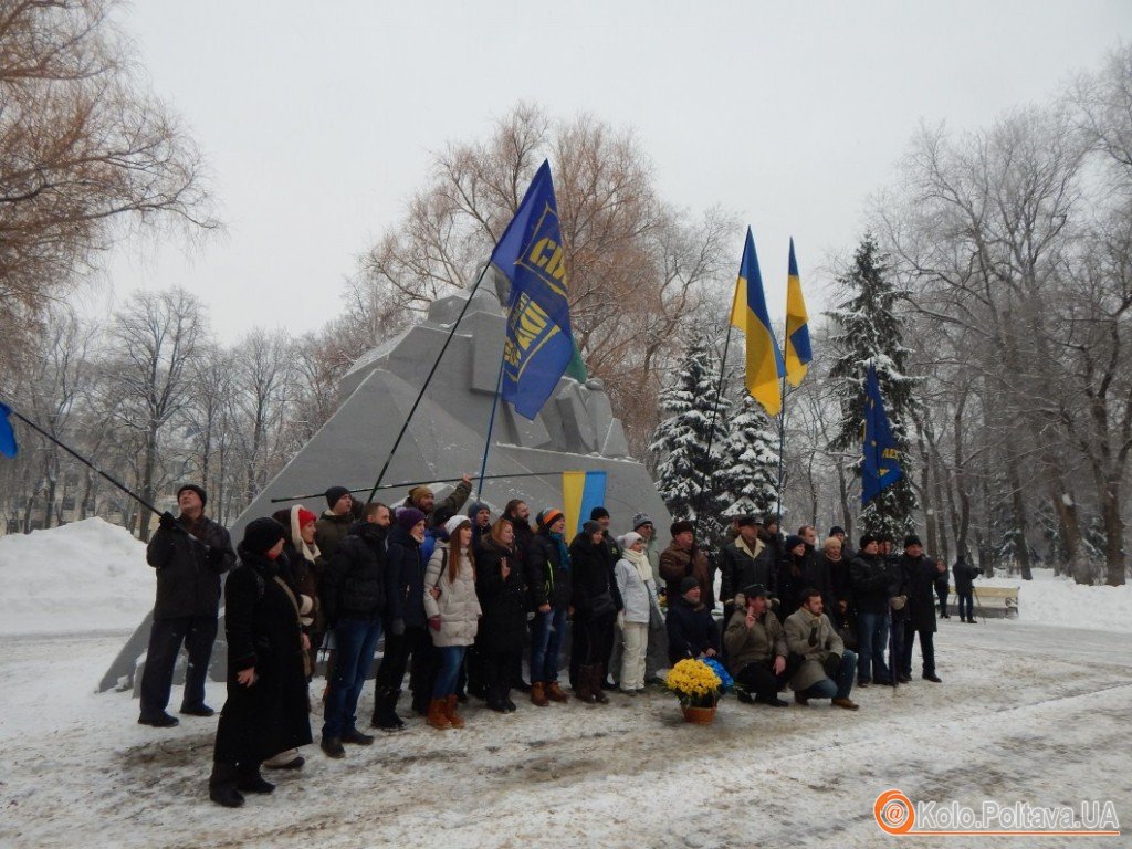 Полтавці одночасно з усією Україною утворили «живий ланцюг» (відео)