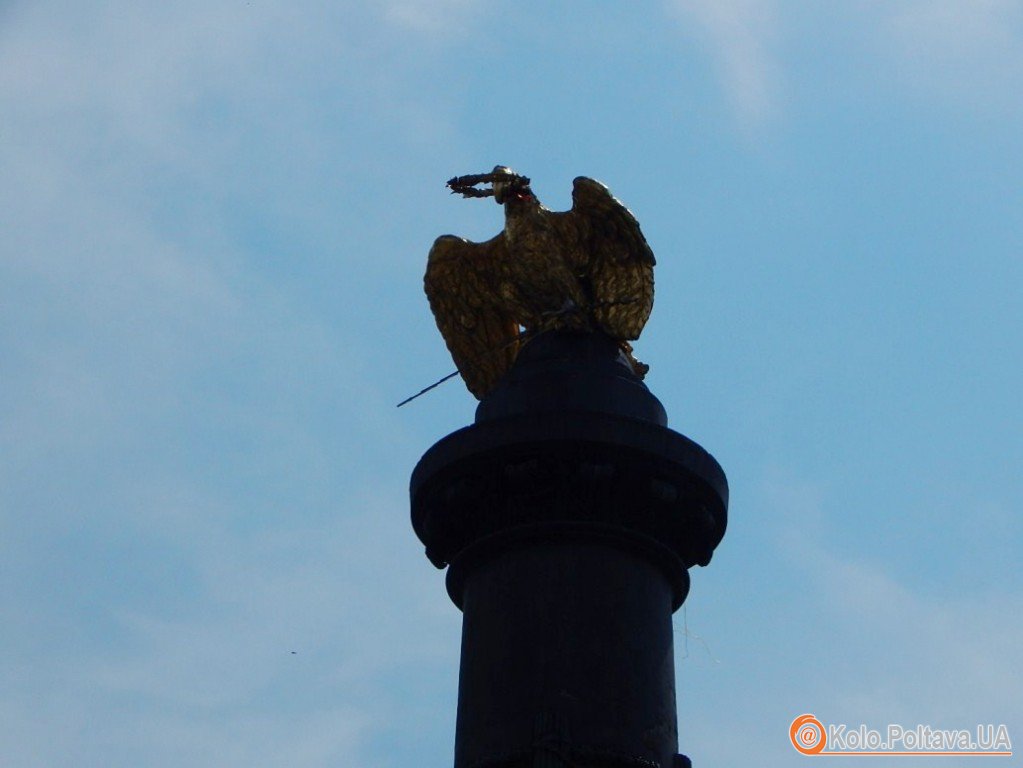 Активісти пов’язують зникнення символіки з монументу Слави в Полтаві з судом над Марком Чаусом (фото)