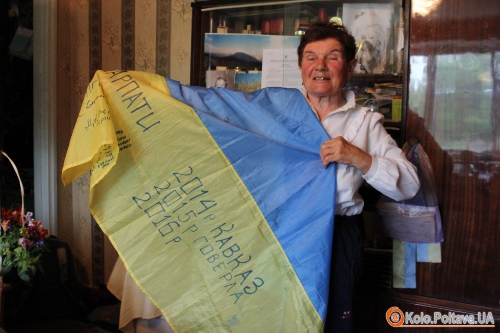 76-річна Анастасія Дойнікова з Миргорода ходить у високі гори та бігає марафони