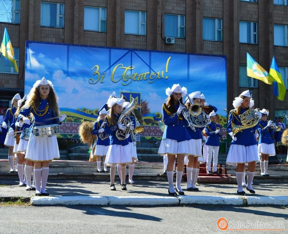 Із духовим оркестром, парадом техніки та київським гостем – у Семенівці відсвяткували обжинки