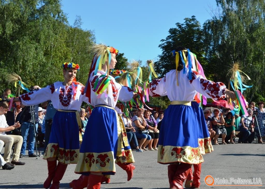 Із духовим оркестром, парадом техніки та київським гостем – у Семенівці відсвяткували обжинки