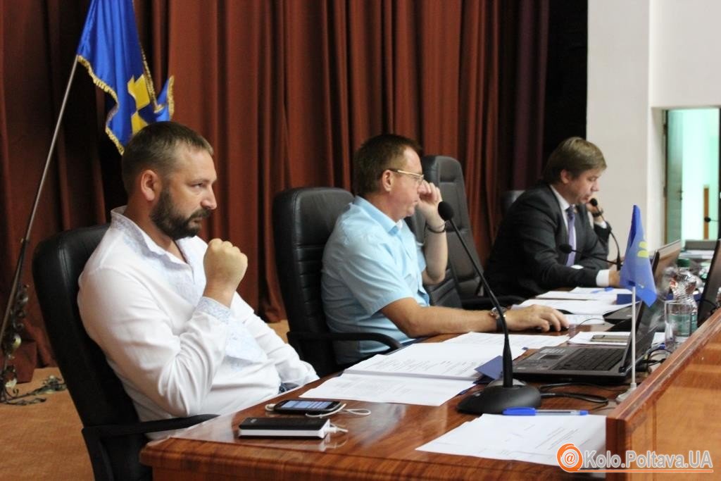 Депутати зібралися на сесію Полтавської обласної ради: хвилиною мовчання вшанували Олега Бабєва