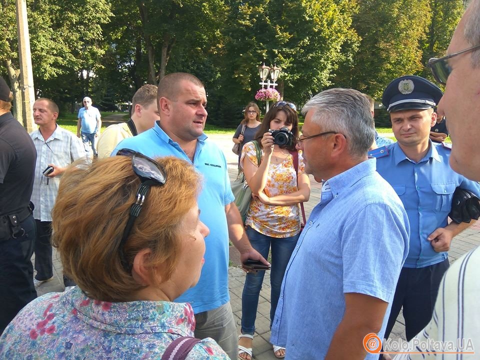 Поліція завадила підняття українського прапора у Полтаві
