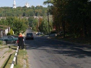 Фото: По Монастирській вже можна їздити автомобілем