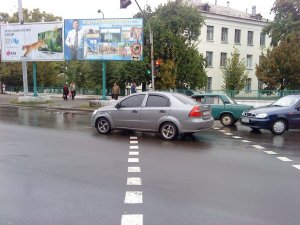 У Полтаві водії не дають пішоходам переходити дорогу (Фотофакт)