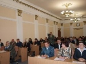 Фото: На сесії Полтавської міськради депутати внесли зміни до бюджету