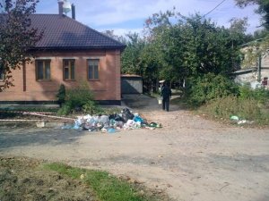 Фото: Купа сміття посеред Полтави (фотофакт)