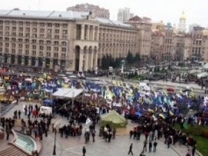 Фото: Підприємці дали Януковичу час до 18:00, далі - відставка