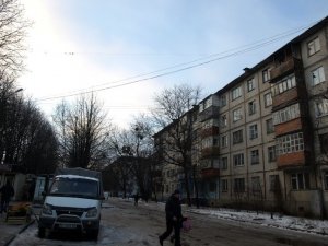 Фото: Полтавці скаржаться на те, що у багатоповерхівці зникає світло через найближчий ринок