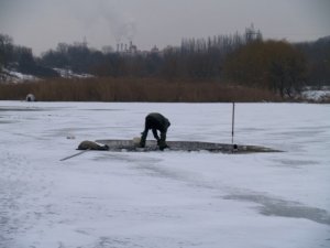 Фото: Зимові риболови в Полтаві активізували свою діяльність