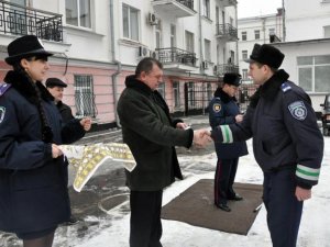 Фото: Полтавській міліції подарували 22 новеньких автомобіля