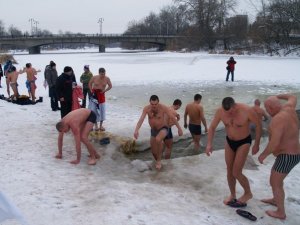 Полтавці сьогодні масово купалися в ополонці