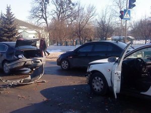 Фото: У Полтаві через зіткнення трьох авто стався затор