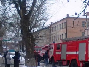 Фото: У Полтаві електрики ремонтують мережі без інструментів та кабелю