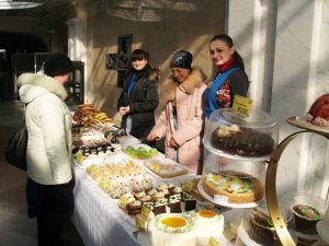 Фото: У Полтаві відбувається ярмарок тістечок