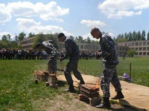 Фото: Полтавський спецназ влаштував для дітей безкоштовне шоу