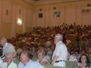 Фото: У Полтаві всесвітньо відомий бас цілував шанувальниць і розкрив секрет