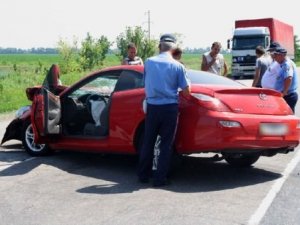 Фото: Дивіться, що залишилось від Тойоти після зіткнення з автобусом на Полтавщині