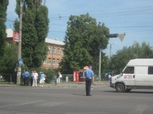 Фото: На небезпечних перехрестях  Полтави, на період  візиту прем’єра, поставили даішників