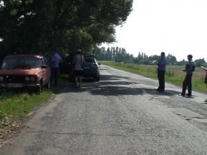 Фото: Під  Полтавою затримали групу молоді, яка їхала в авто з пістолетом на невідому зустріч