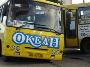 Фото: У Полтаві через ДТП з пасажирським автобусом утворилась двогодинна "тягнучка"