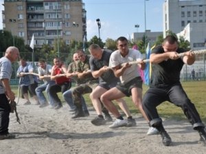 Фото: У полтавських міліціонерів більше здоров'я, ніж у рятувальників та податківців