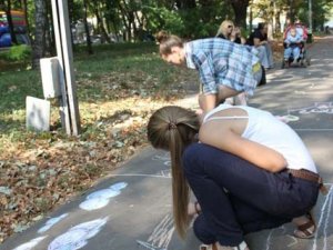 Фото: Юні полтавці зобразили сьогоднішнє свято на асфальті