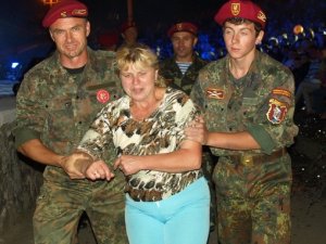 Полтавку вивели з Співочого поля за те, що лізла на сцену до гурту "Гетьман"