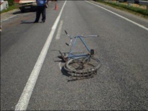 Фото: Полтавський водій вантажівки в Комсомольську збив велосипедиста