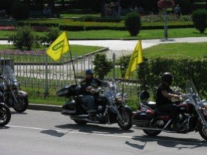 Фото: У Полтаві байкери заспівають засудженим