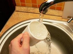 Фото: Полтавці повинні платити аби не пити іржаву воду