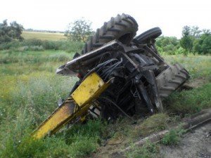 Фото: Полтавець за кермом «Шкода-Фабія» врізався в трактор