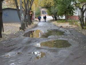 Фото: У Полтаві міждворові проїзди на Алмазному пообіцяли відремонтувати