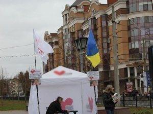 Фото: Полтавцям пропонують відправити у відставку Януковича