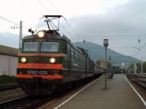 Фото: На вокзалах Полтави пасажирів попереджають про зміни в розкладі руху поїздів