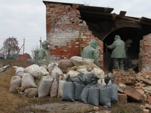 Дивіться як з Полтави вивозили отрутохімікати. (Відео)