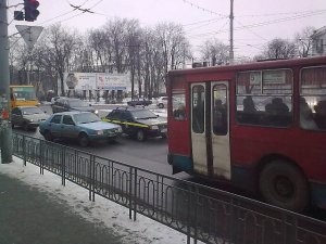 Фото: ДТП у в центрі Полтави затримало транспортний рух