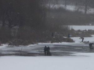 Фото: Полтавці розпочали зимову риболовлю, але без риби