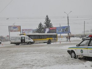 Фото: У Полтаві четверо пасажирів маршрутки постраждали в ДТП: фото