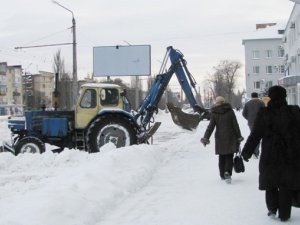 Фото: Полтаву продовжують звільняти від снігового полону