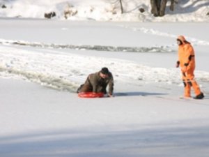 Фото: На полтавській Ворсклі ледь не потонув рибалка